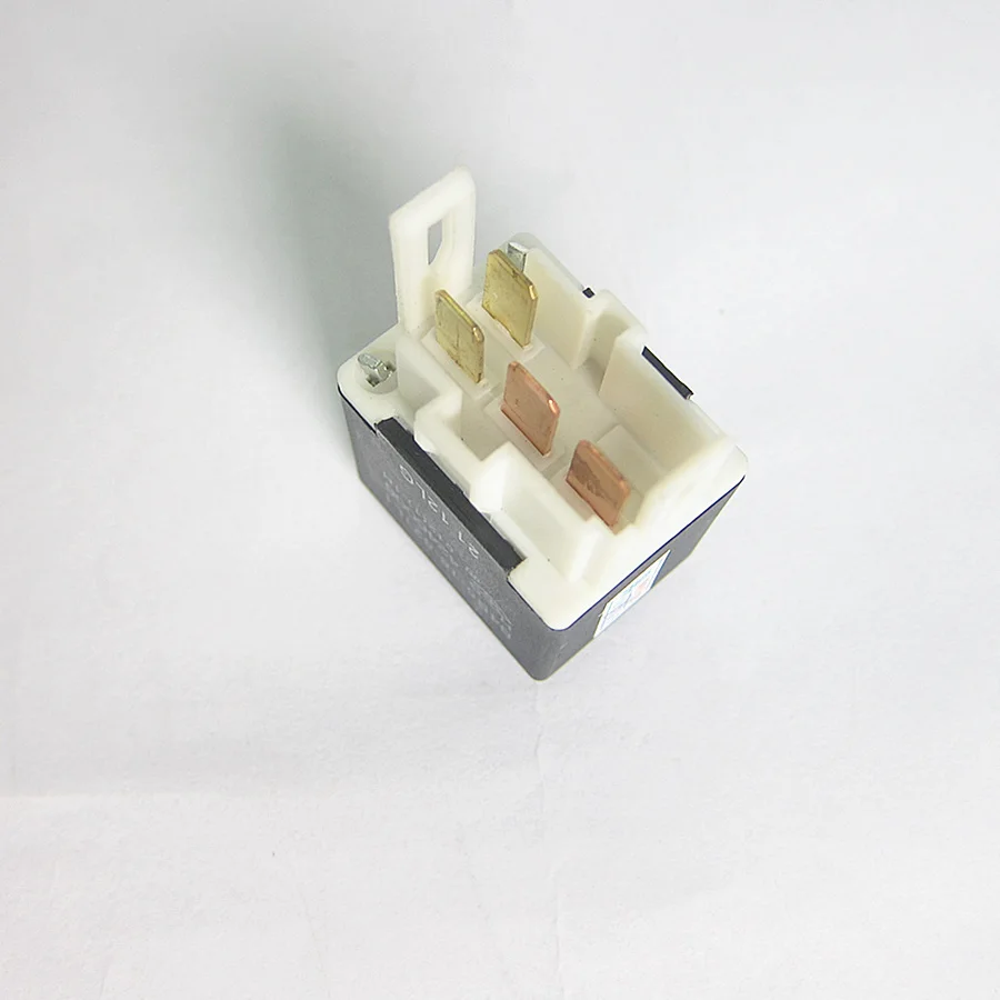 Car fuel pump relay B5B4-18-821 for Mazda 323 family protege premacy MX-5 Mazda 2 demio Miata