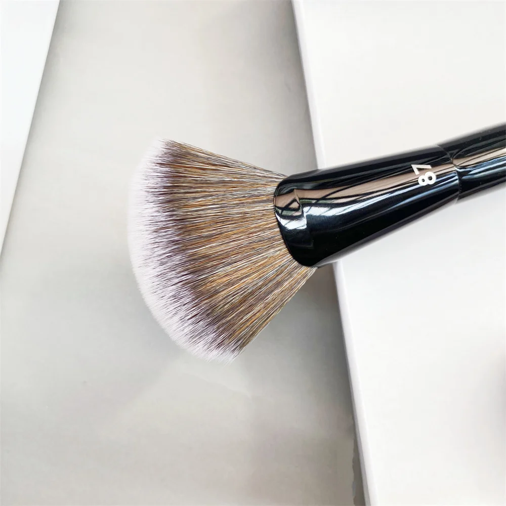 New PRO Highlight Fan Makeup Brush #87 - Soft Bristle Fan Shaped Effortless All-Over Highlighting Powder Cosmetics Beauty Tools