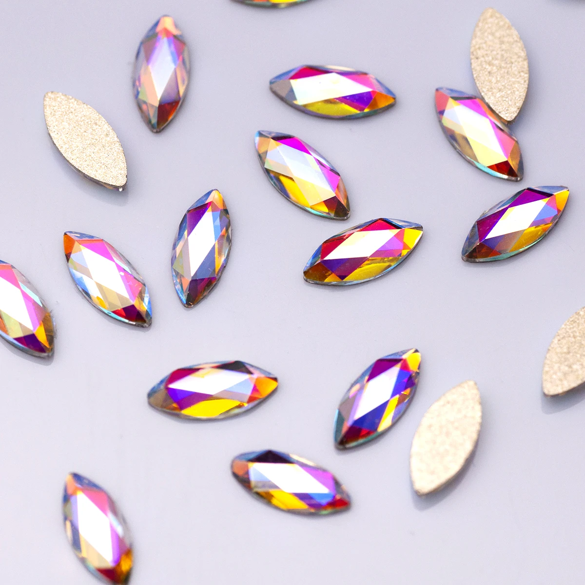 100 Stück Bunte 3,5x8mm Navette Non-Hot-Fix Strasssteine aus Kristallglas für Nagelkunst, Kleidung und Basteldekorationen – Detail 7