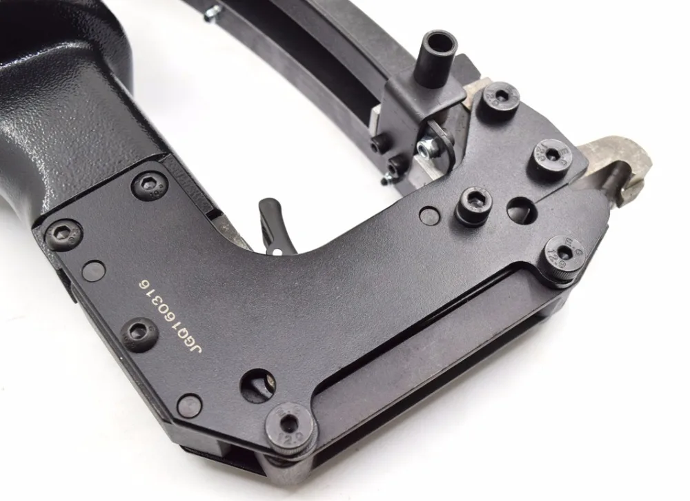 Pistola sparachiodi pneumatica Pistole per clip per clinch Strumento a molla M66 Strumenti per clip per chiodatrice per materasso Strumento per clinching per il fissaggio della gabbia