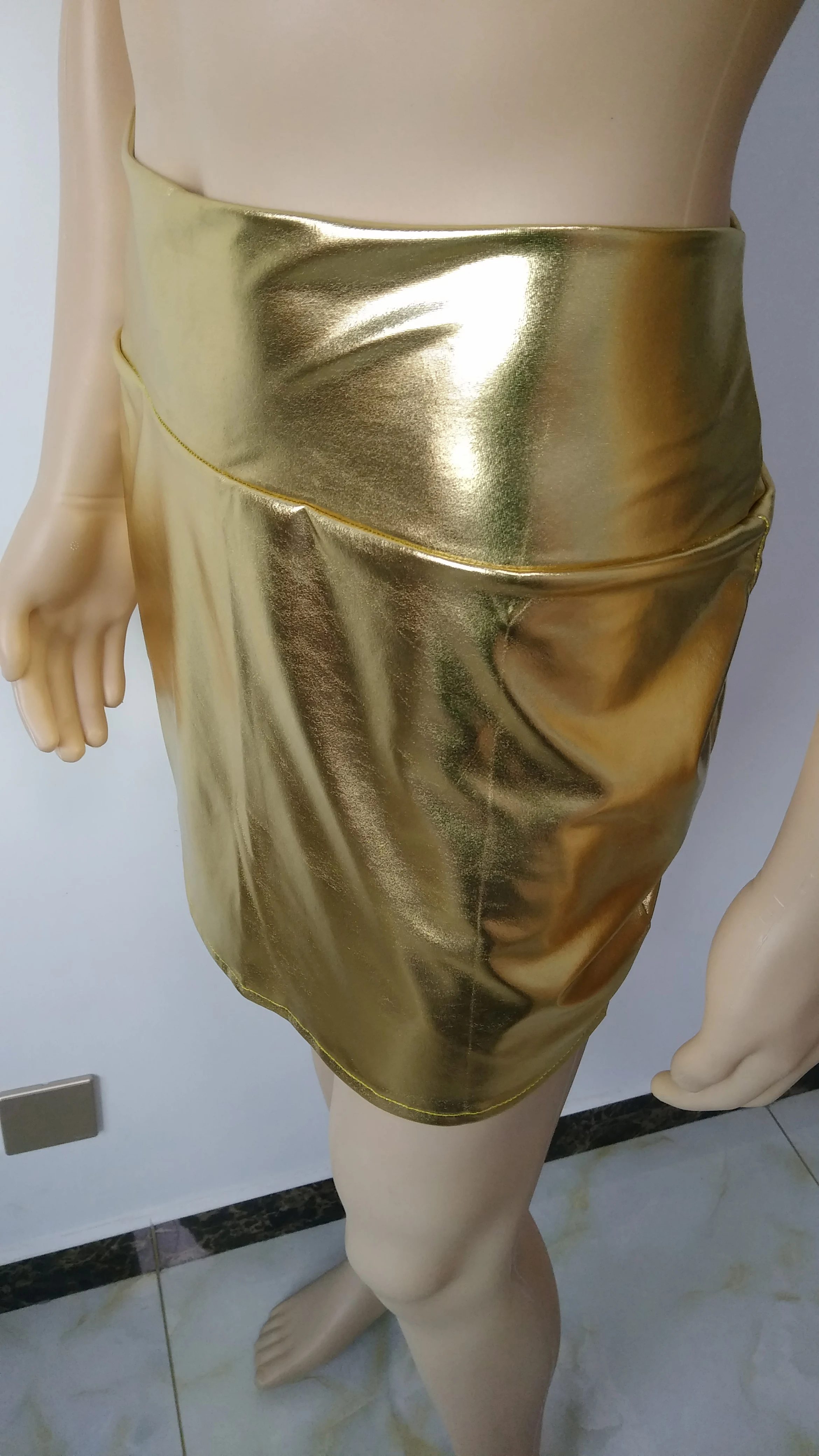 หญิง Shiny Metallic Spandex สีม่วงกระโปรงใหม่สไตล์ผู้หญิง Bright สี Mini กระโปรงสั้น