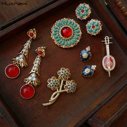 HUANZHI 2020 New Rhinestone Imitation Pearls Enamel Metal Brooch Vintage Hollow Out Flower Cloth Accessories for Women Jewelry