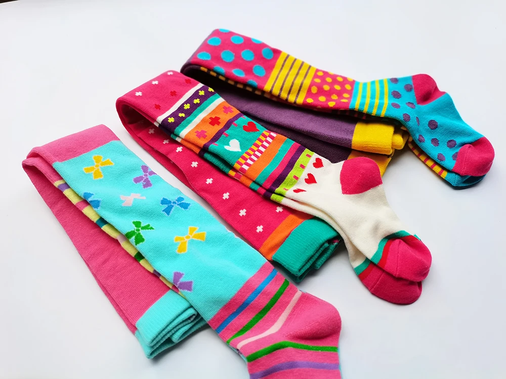 1 Stück Niedliche Gestreifte Strumpfhose mit Herzchen und Blumen für Mädchen, Weiche Dehnbare Kinderstrumpfhose für Kleine Mädchen zum Täglichen Ankleiden – Detail 7