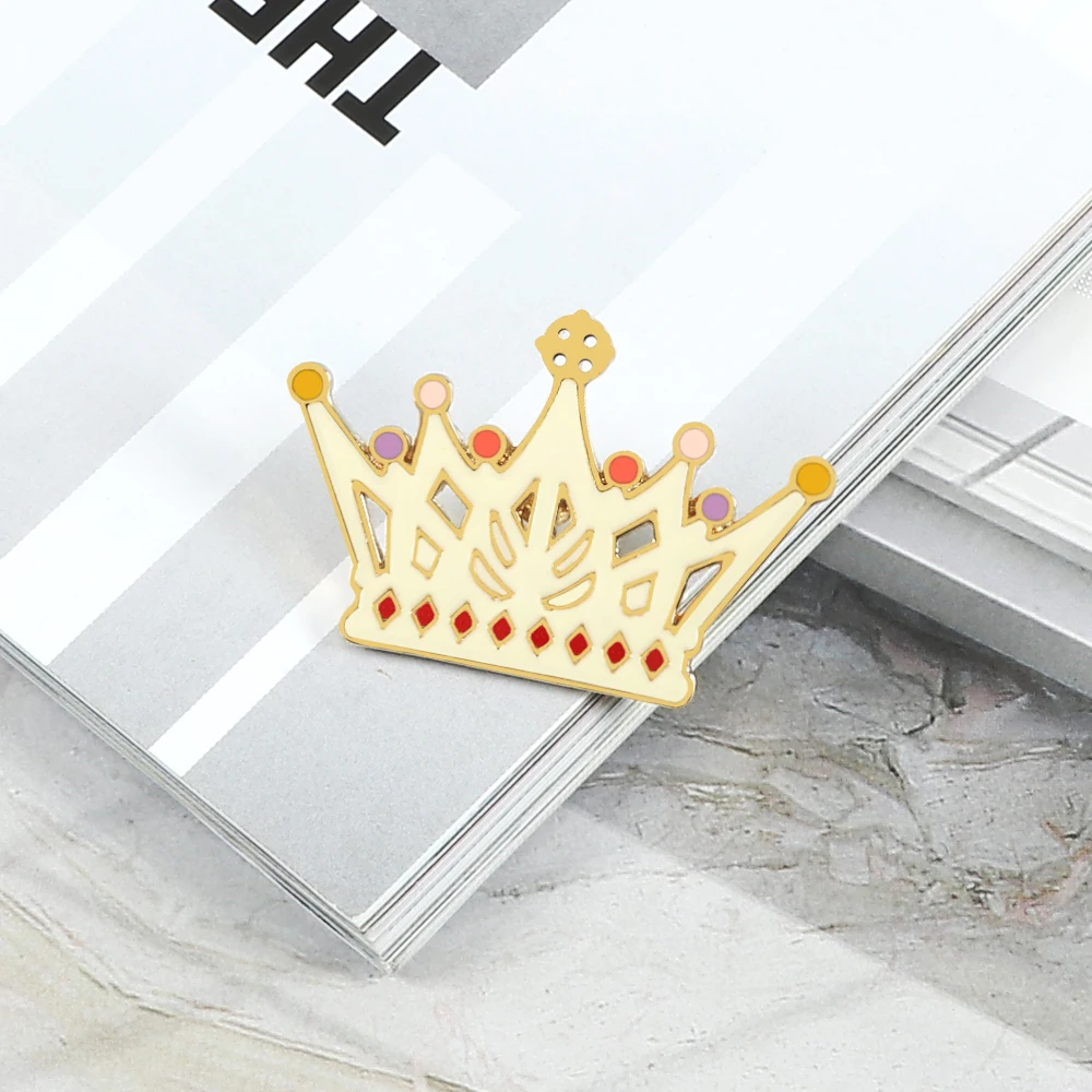 King & Queen Crown Brooch Cartoon Magic Hat Heart Enamel Pins BackPack Clothes Lapel Pin Creative Badge Fairy Tale Jewelry Gift