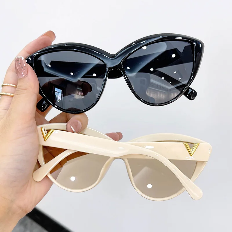 Samjune Vintage Fashion Cat Eye Sunglasses for Women 2021 Retro Luxury V Logo Sun Glasses Men Jelly Summer Sunglasses