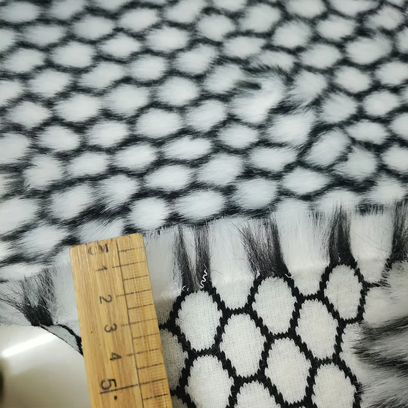 High-Grade Rabbit Faux Fur Fabric, Pineapple Pattern, Plush Fabric, DIY Collar of Coat, Length of 2.5cm, White and Black