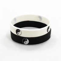 1pc Cool Tai Chi Silicone Wristband Black White Color Sports Rubber Silicone Bracelets Bangles Fashion Jewelry Gifts Hot Sale