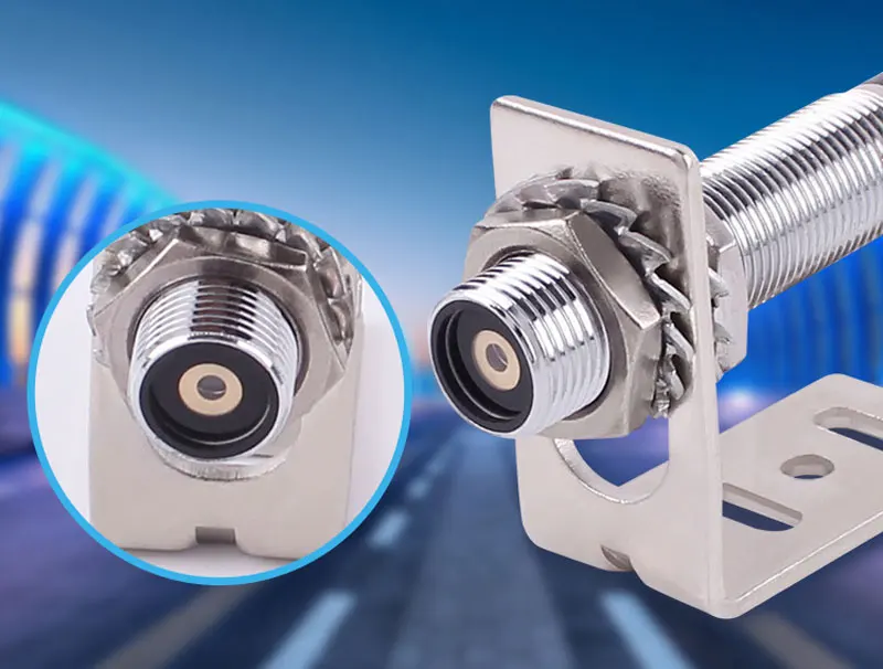 Фотоэлектрический переключатель M12 M18 с функцией измерения яркости лазера, 20 метров, регулируемый 6-36VDC IP67 200mA NPN /PNP NO /NC датчик