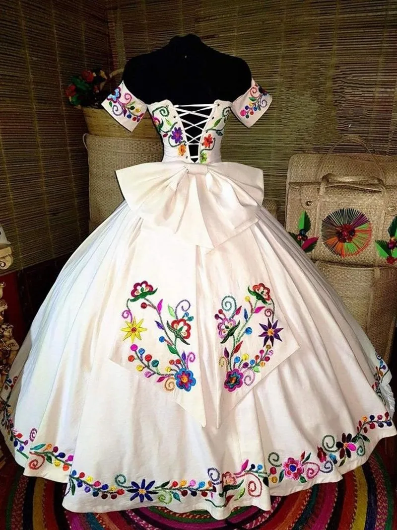 Vestidos de Quinceañera de Charro mexicano, vestido de baile bordado colorido con hombros descubiertos, satén con cordones, dulce 16, 15 años