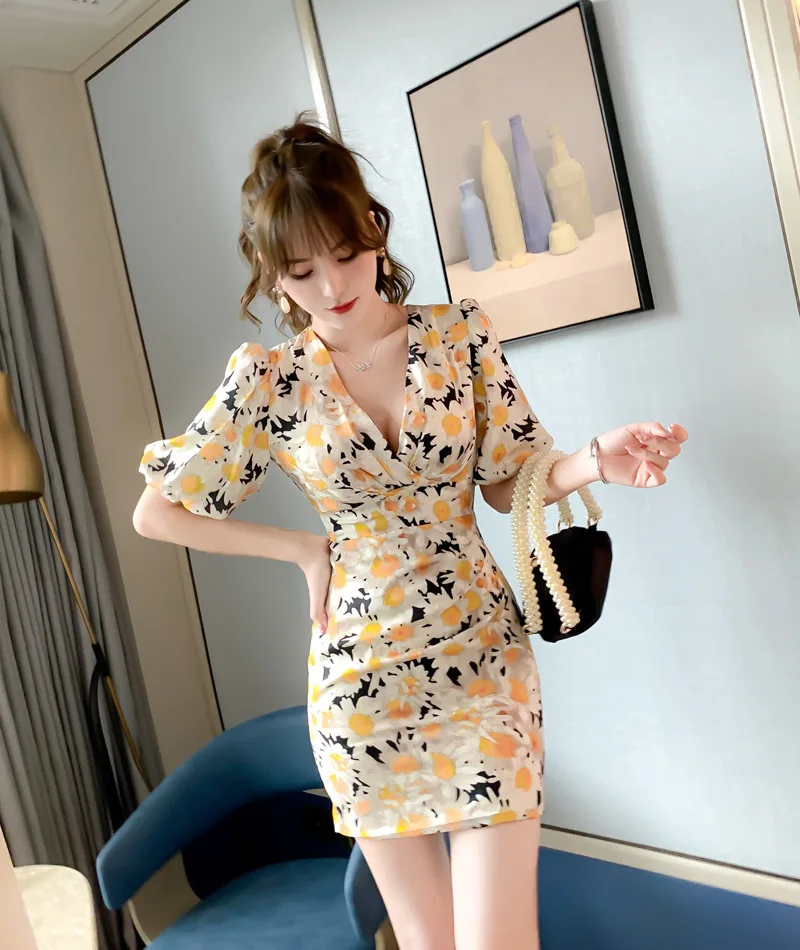 French daisy floral dress 2020 summer new retro puff sleeve Office Lady  Polyester  Sleeveless  Knee-Length  V-Neck