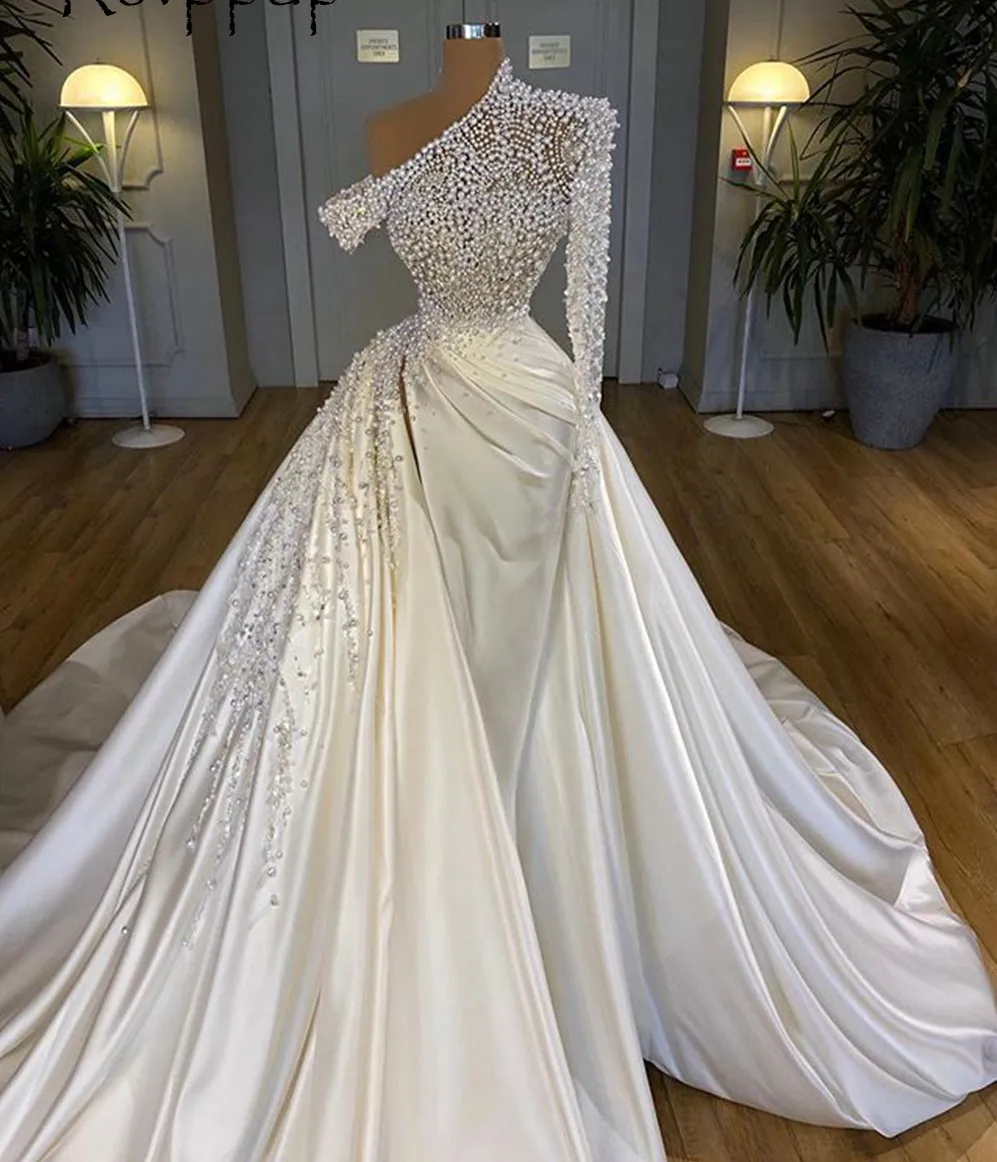 2025 vestido de novia de perlas de lujo personalizado con hombros descubiertos y una manga para mujeres africanas vestidos de novia de satén marfil hechos a mano