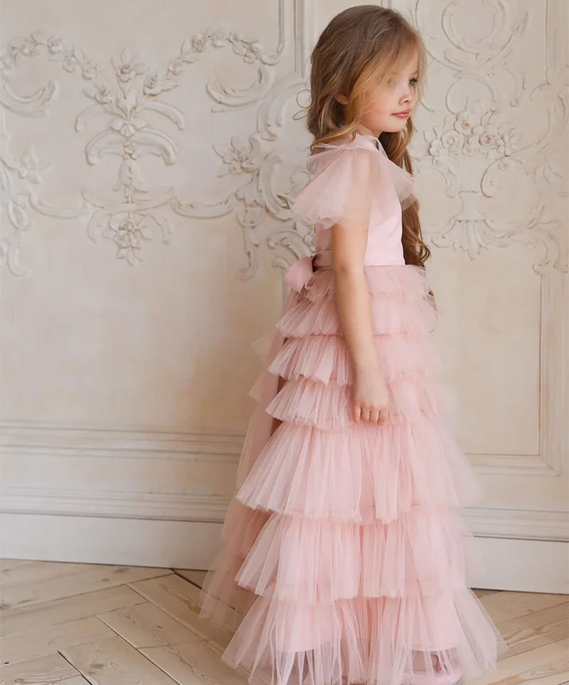 Abito da ragazza a righe a trapezio