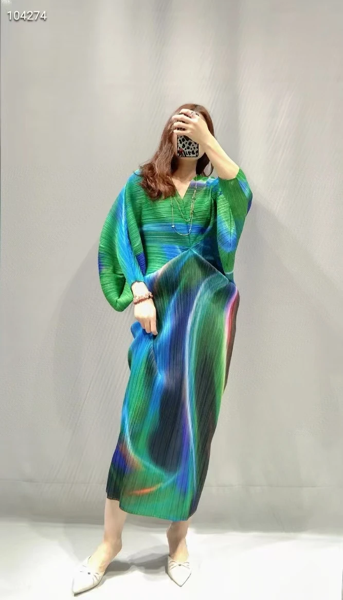 

HOT SELLING Miyake fold v-neck Fashion Gradient print Bat sleeve dress IN STOCK