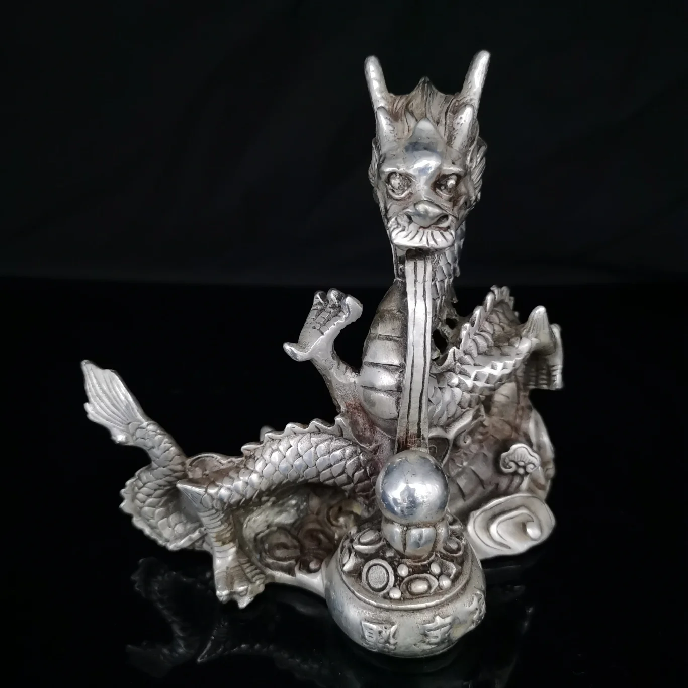 

Chinese antique bronze collection of white copper Cornucopia dragon ornaments