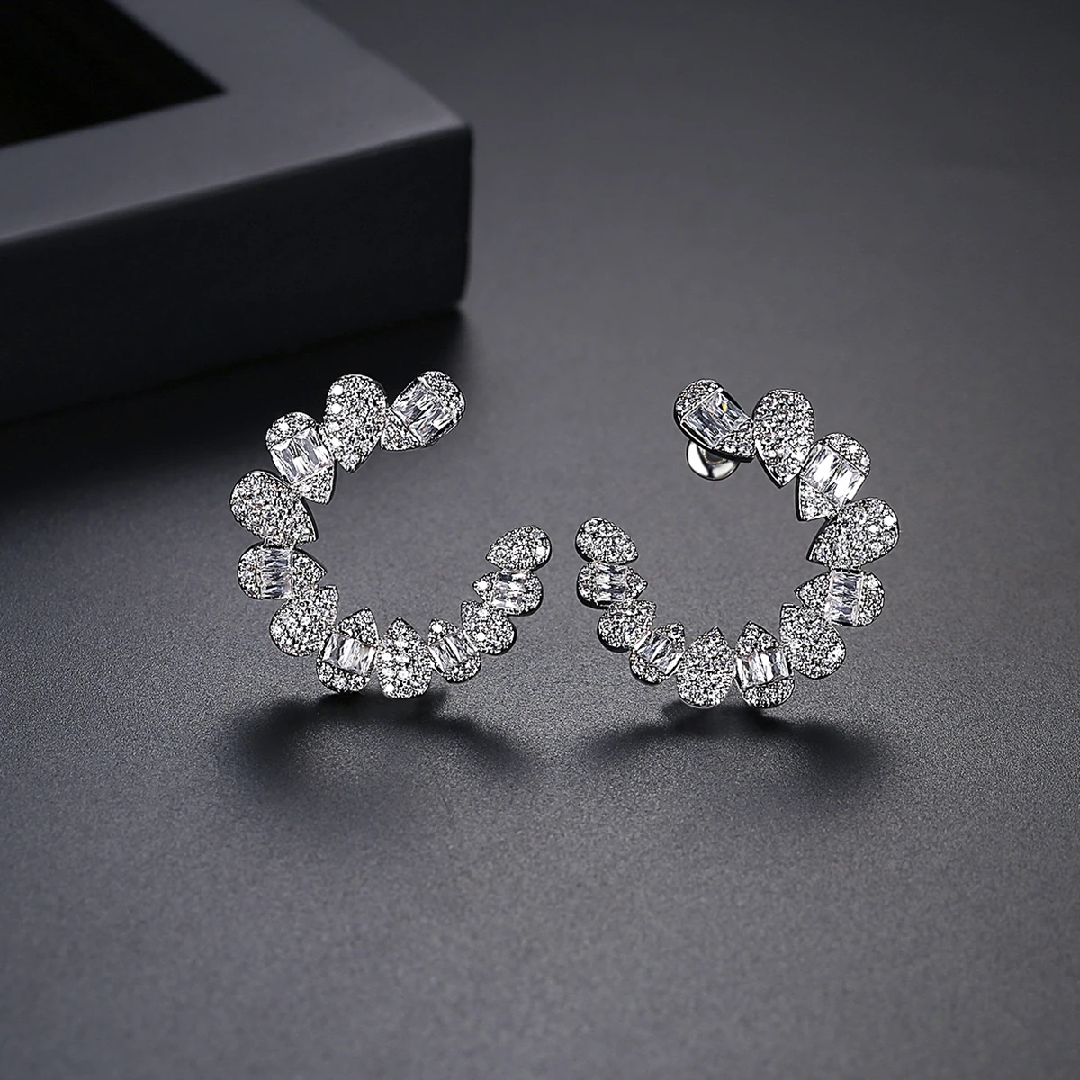 LUOTEEMI Big Rhinestone Flower Design Stud Earrings for Women Cubic Zirconia Circle Round Wedding Bridal Earrings for Women