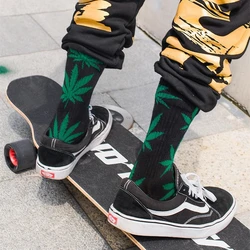 Calcetines de algodón de alta calidad para hombre y mujer, medias largas informales con diseño de hoja de arce y hoja de cáñamo, ideal para montar en monopatín o Hip Hop