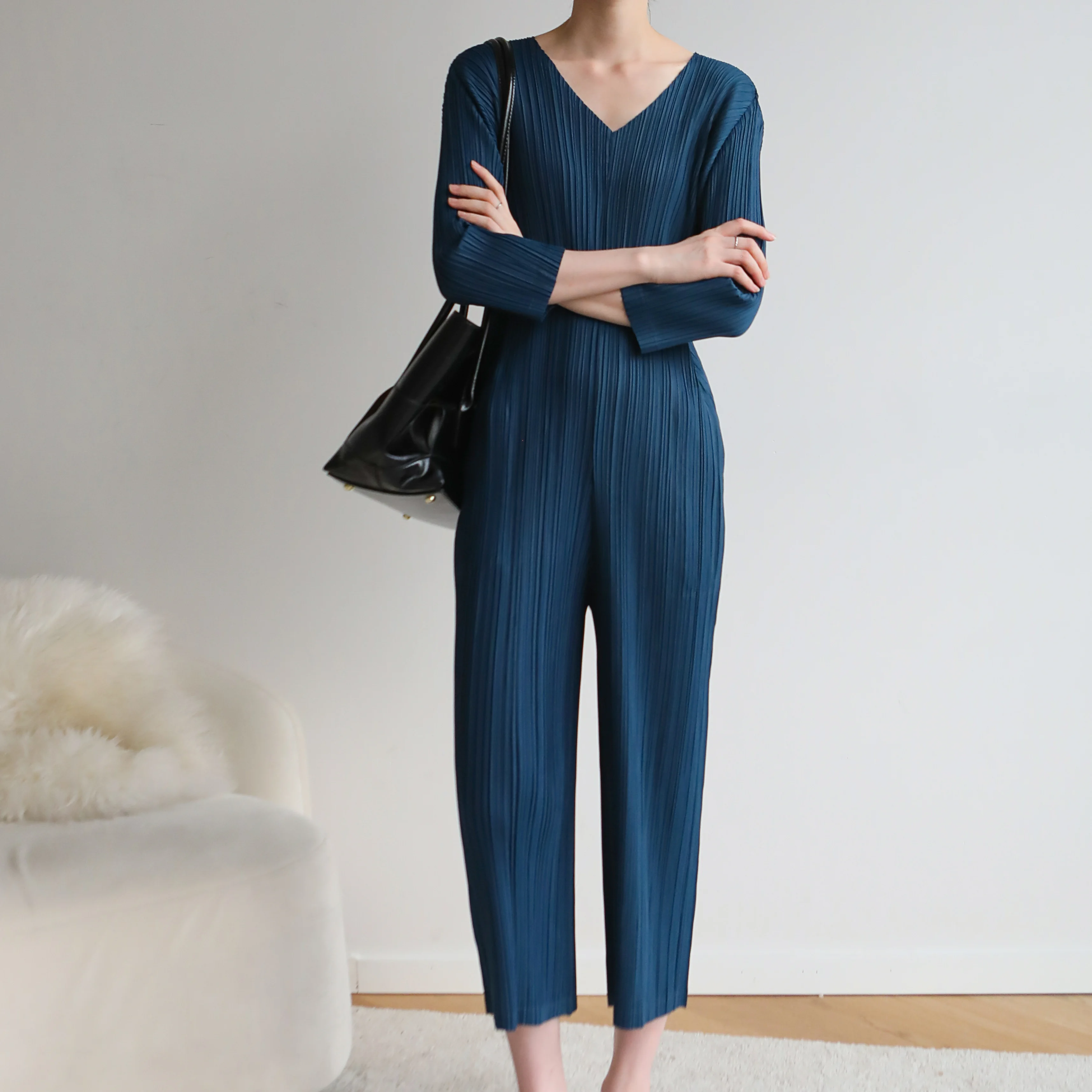 Autumn  Miyake pleated new V-neck foreign-style large size slimming slim seven-minute sleeve jumpsuit