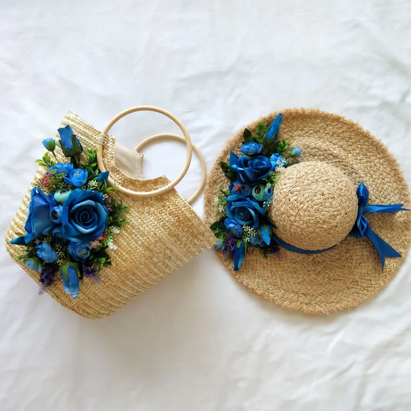 Bolsa de praia feita à mão feminina, bolsa de mão de palha de flores feita à mão rattan com alça superior bolsa de mão azul rosa estilo boêmio fotografia de férias