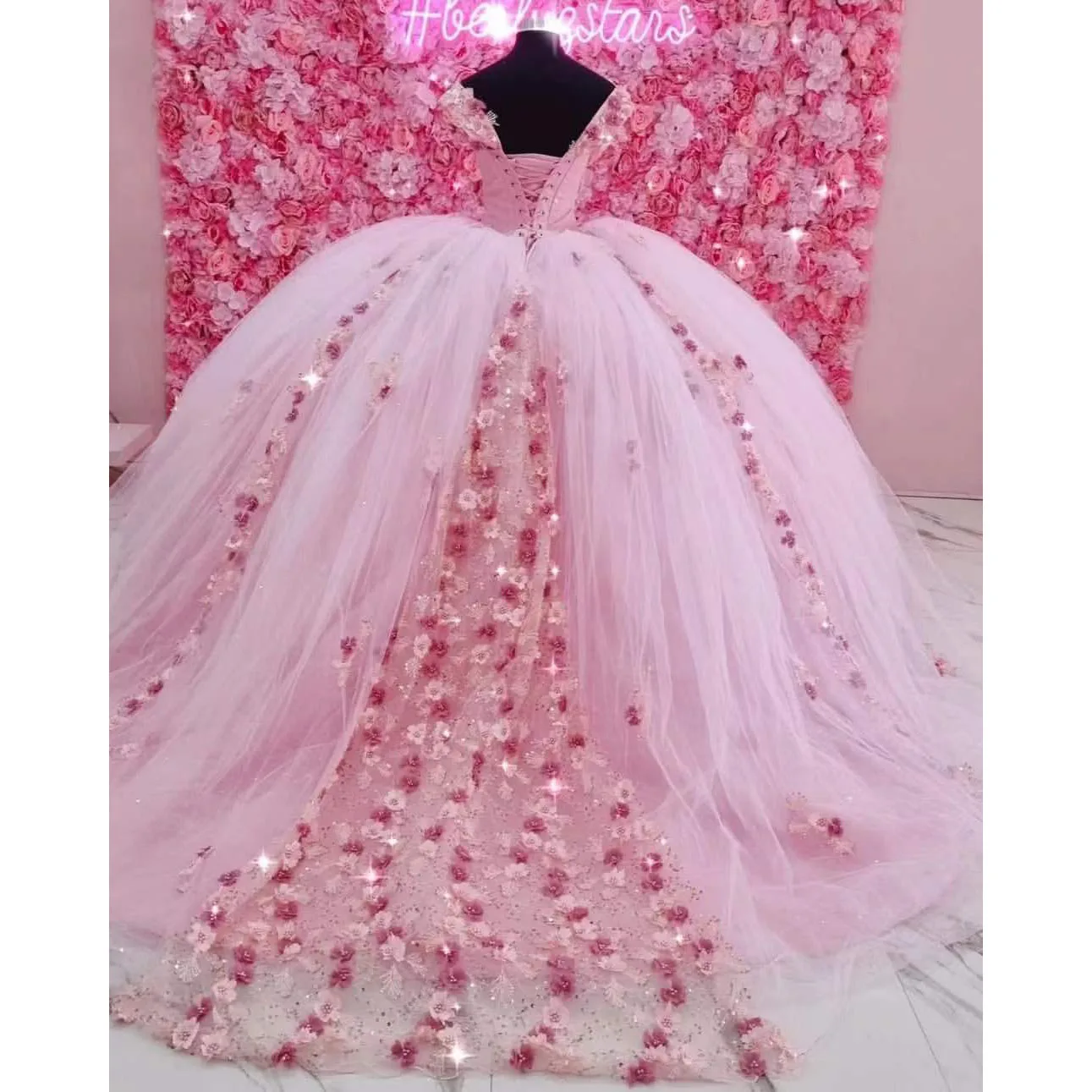 

Beautiful Pink Ball Gowns Quinceanera Dresses For Sweet Girl Beading Sequined Appliques Sweetheart 3D Flowers Vestidos De Fiesta