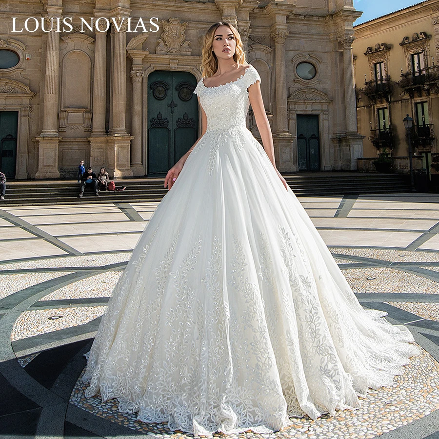 

Louis Novias Lace Plus Size Wedding Dress High Quality Graceful Exquisite Embroidery Short Ball Gown Robe Longue Beading