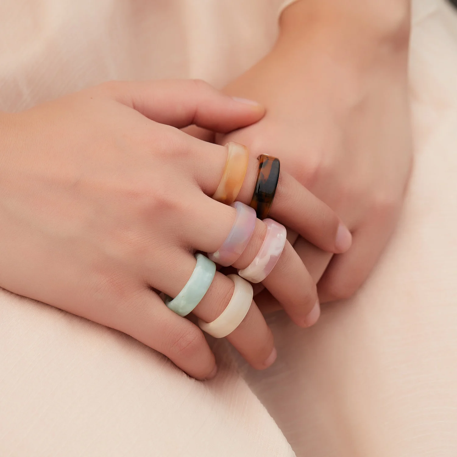 2025 New Temperament Colorful Resin Acrylic Ring For Women Candy Color Round Finger Ring Fashion Jewelry Gift