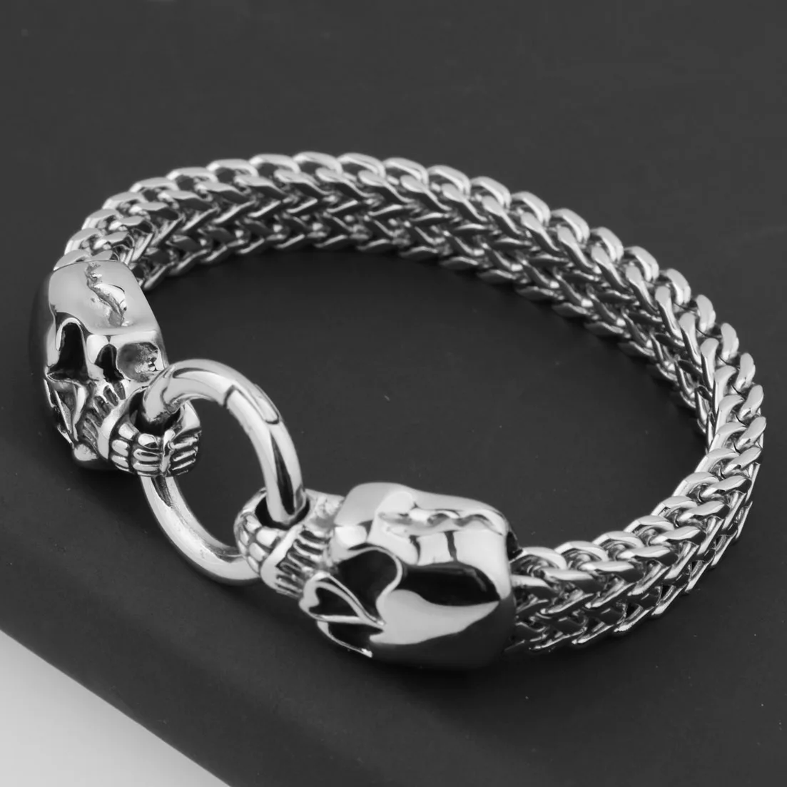 

Punk Skeleton Head Figaro Chain Bracelets For Men Stainless Steel Double Skull Heads Charm Wrap Bracelet Wristband Jewelry