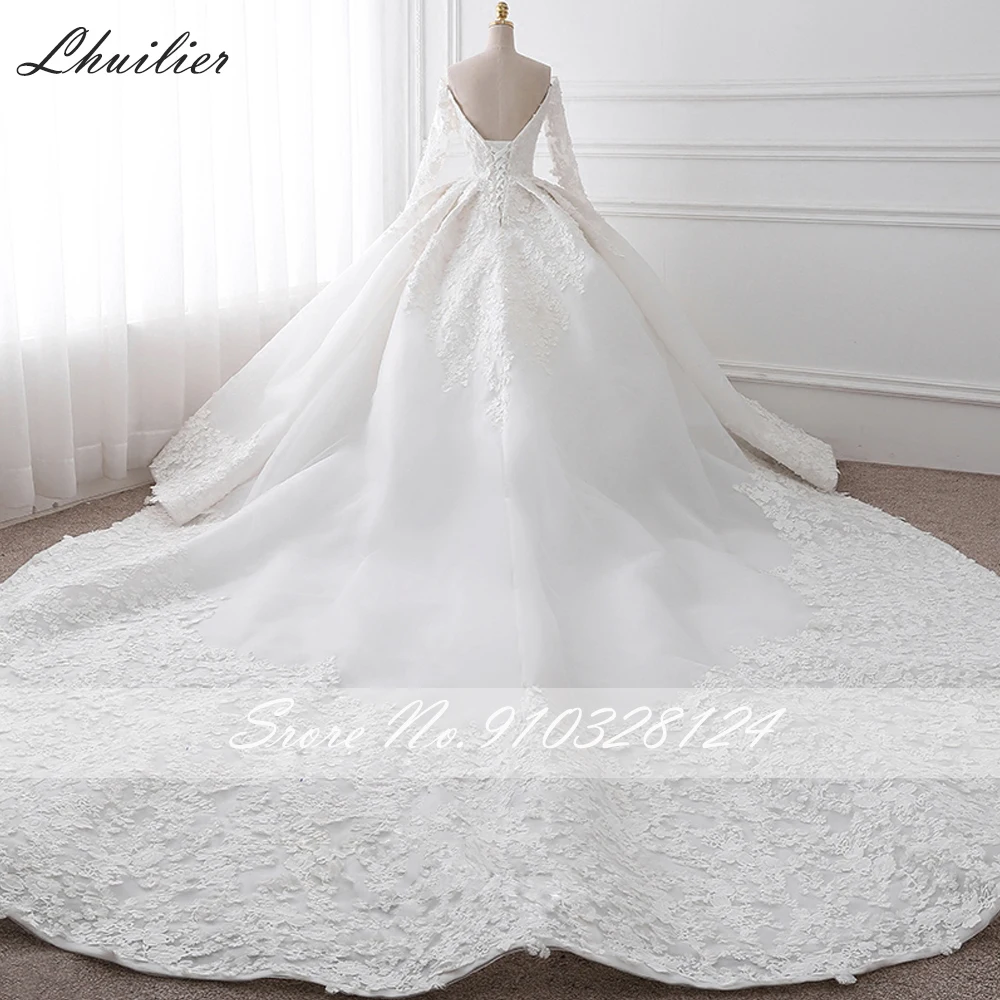 Lhuilier Abito da sposa in pizzo con scollo a V personalizzato Abiti da sposa in pizzo Lunghezza pavimento Maniche lunghe Abito da sposa con perline con strascico da cattedrale