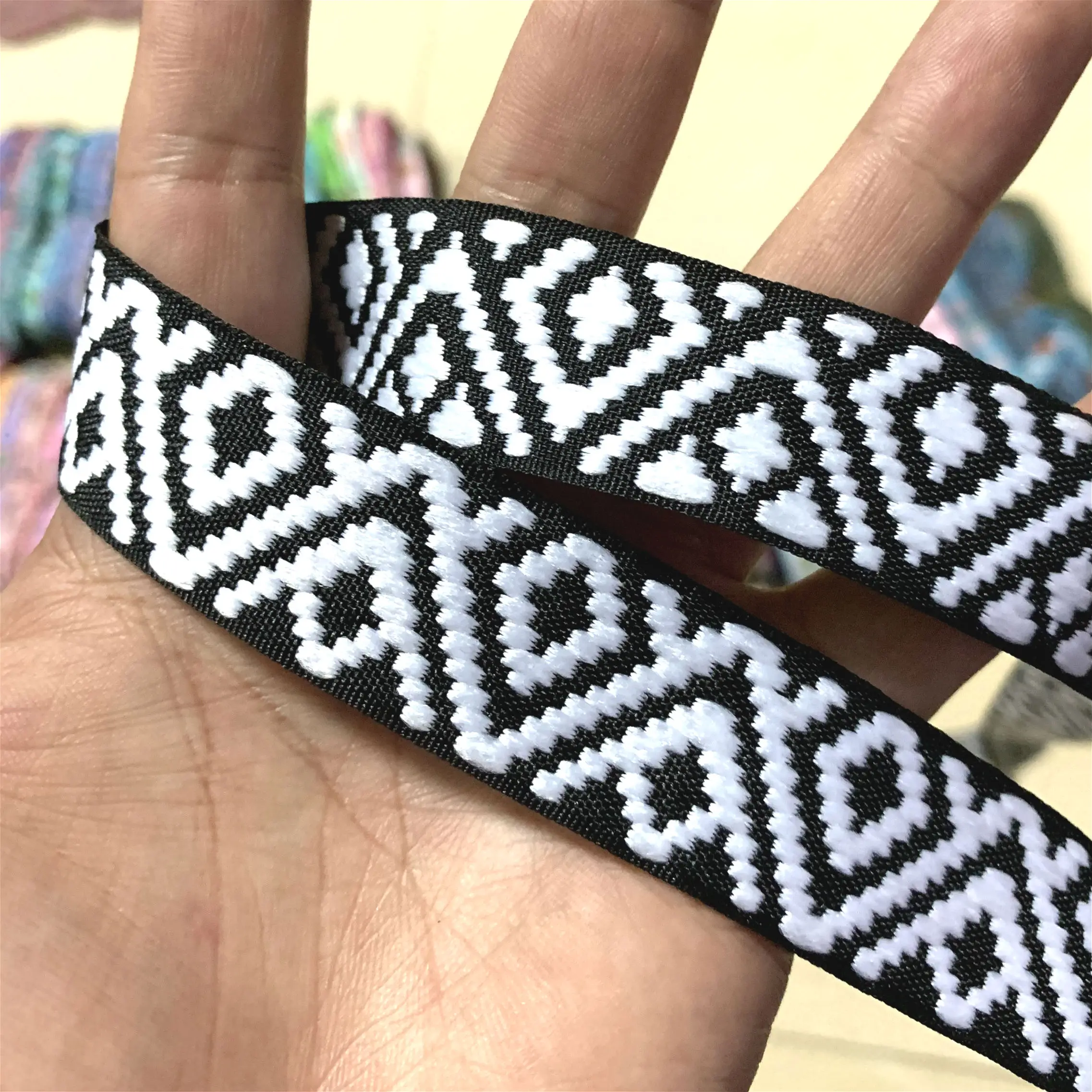 ZERZEEMOOY NEW 1 inch 25mm 2.5cm 5yard/lots Black And White Geometric Woven Jacquard Ribbon Dog Leash DIY Accessories Lace