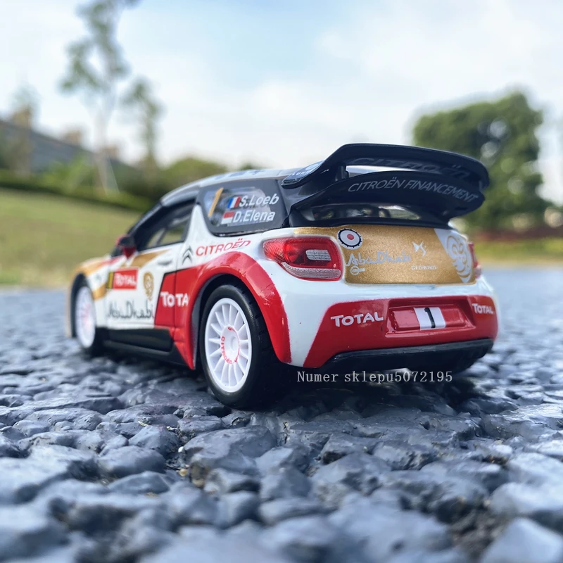 Bburago 1:32 2013 Cittroen DS3 World NO1 WRC rally car model Simulation Alloy Car Model Collect gifts toy