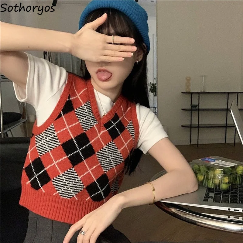 

Vintage Sweater Vest Women Retro Argyle V-neck Slim Crop Sleeveless Sweaters for Girls Preppy Style All-match Autumn Ins Stylish