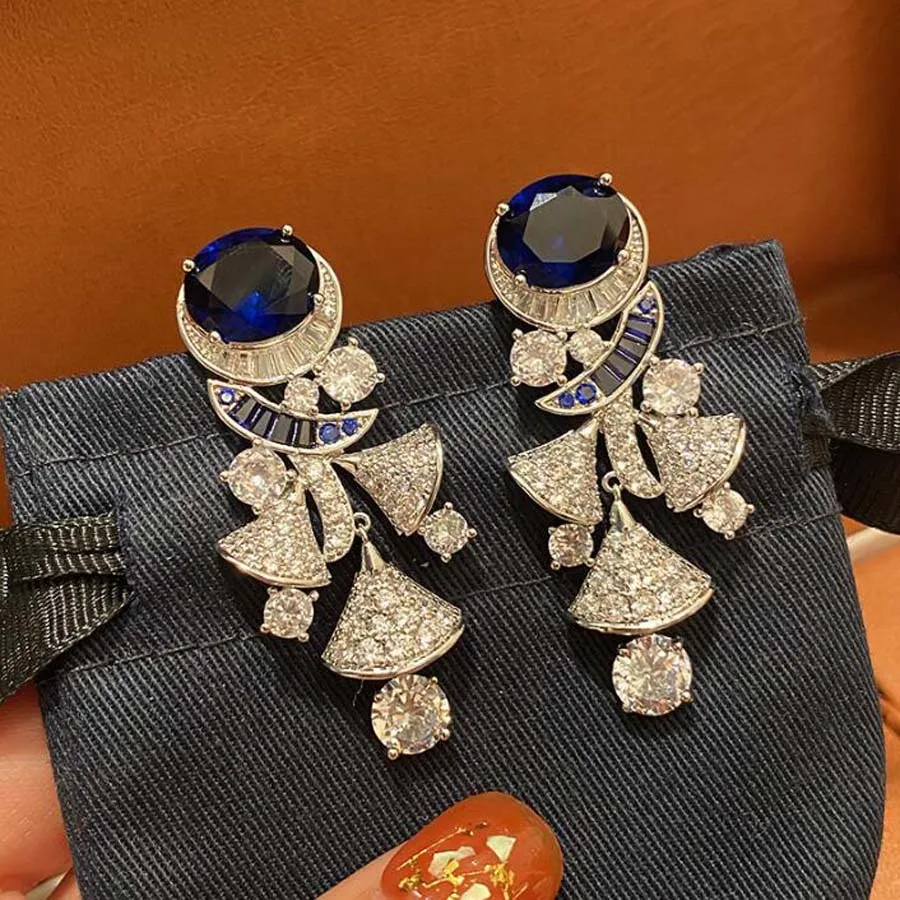 Anting-Anting Rok Berbentuk Kipas Berlian Imitasi Biru Berlebihan Gaun Panjang Elegan Wanita Perayaan Mewah Perhiasan Vintage