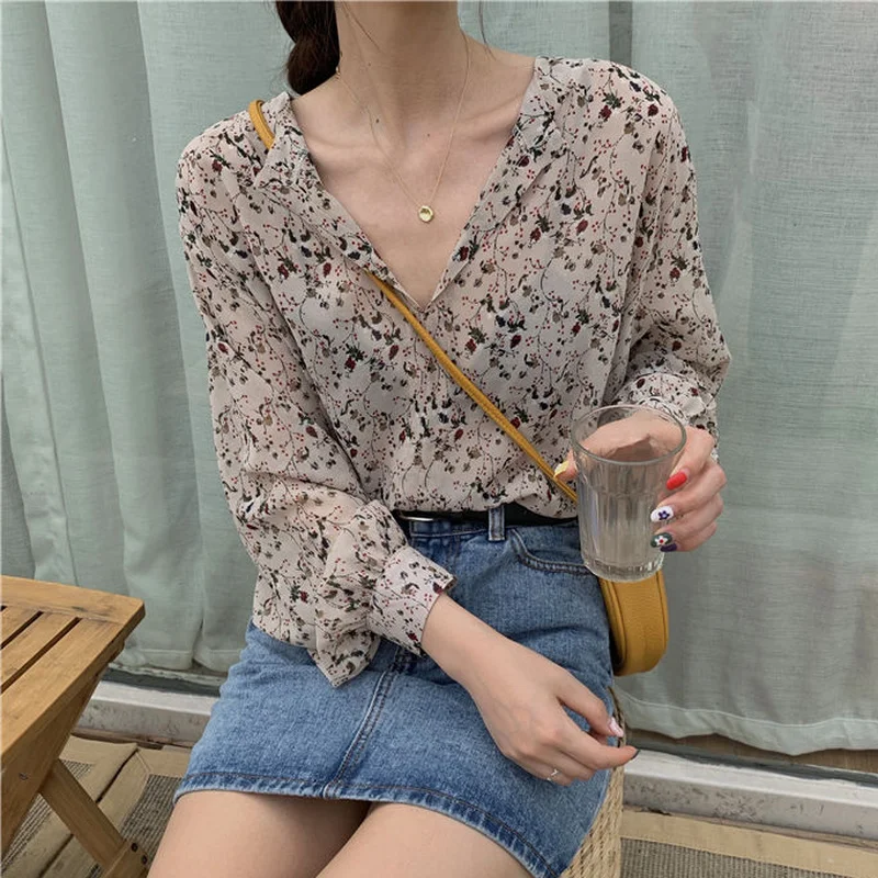 Women Blouses Floral Retro V-neck Lantern Sleeve Fashion Loose Casual Teenagers Fairy Tender Temper Streetwear Sweet Shirts Cozy