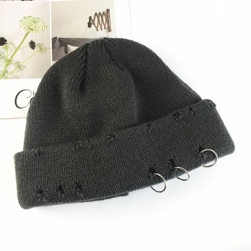 Imagen 2 del producto Gorro de punto de lana con agujero de aro con personalidad europea y americana, gorro frío de tendencia para parejas coreanas para hombres y mujeres, gorro cálido para otoño e invierno