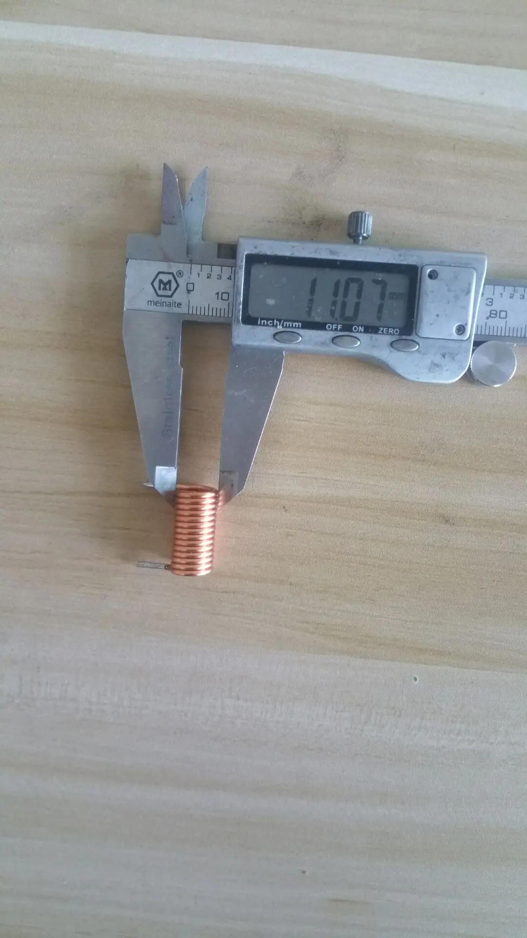 Hollowเหนี่ยวนำ,เส้นผ่าศูนย์กลาง1.5เส้นผ่านศูนย์กลางภายใน8เปลี่ยน,14ตัวเหนี่ยวนำ,0.7UH,single LayerแนวนอนCustom Inductor