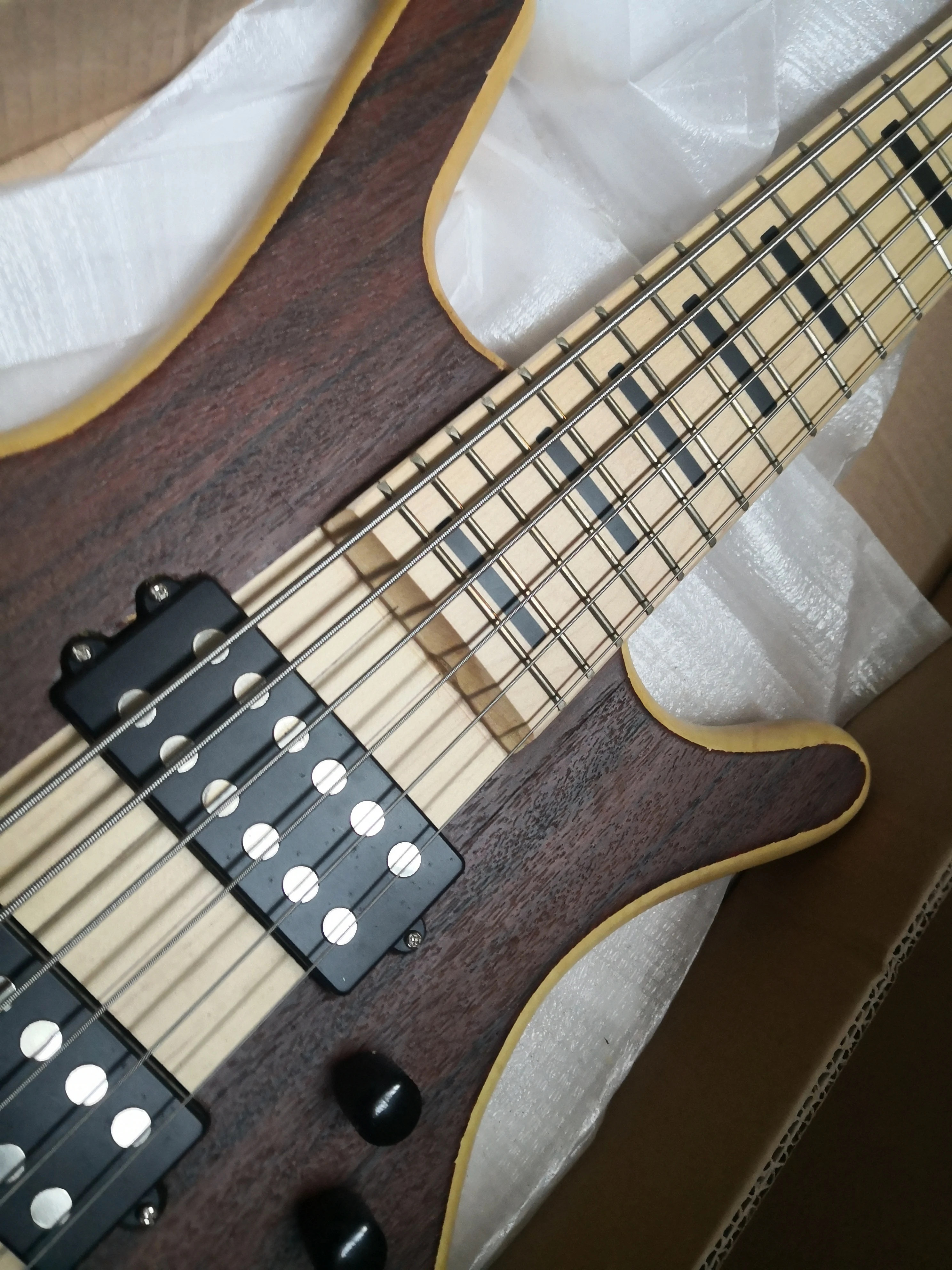 6 string bass guitar,W bass basswood body rosewood top,black buttons,neck through body,6 strings bass,active battery