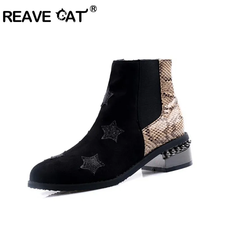 

Женские ботильоны из флока REAVE CAT, осенние полусапожки на квадратном каблуке с круглым носком и боковой молнией, большие размеры 46 48