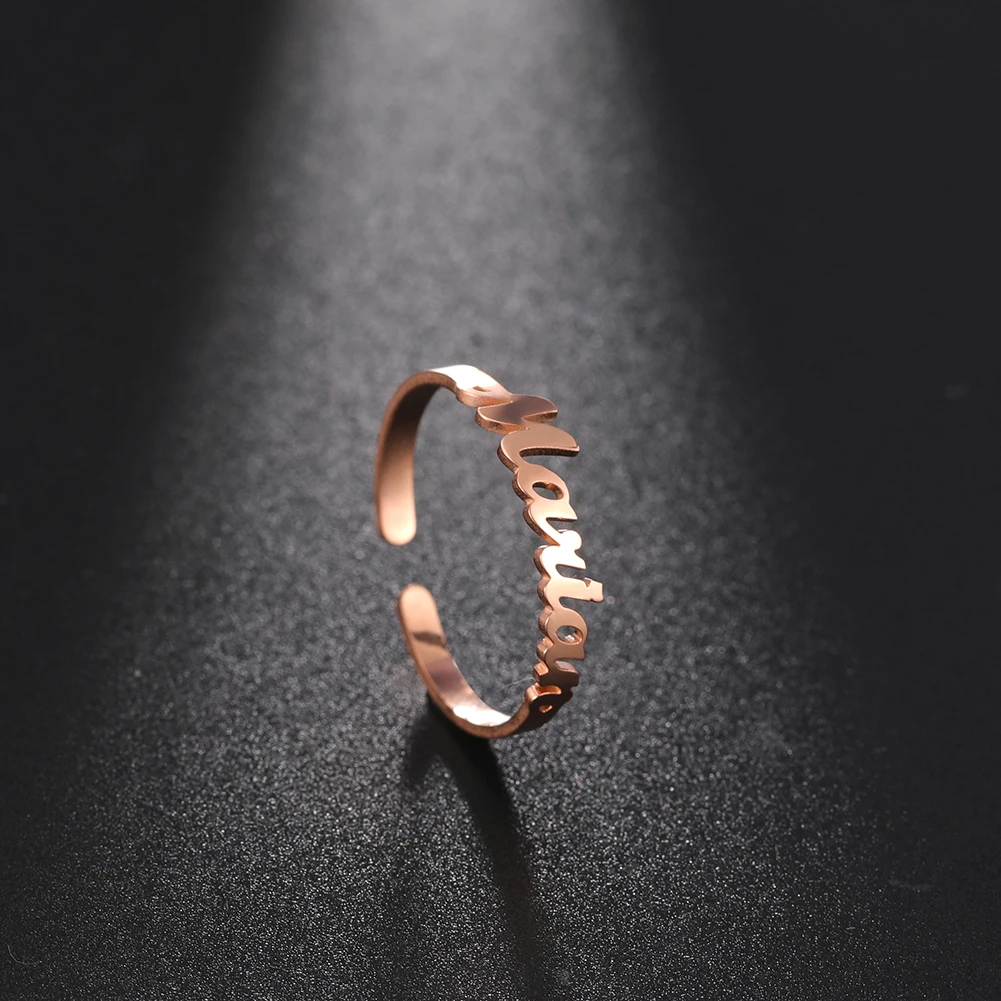 Sipuris Personalisierter Namensring aus Edelstahl, Maßgefertigter Ring für Frauen und Männer, Einzigartiger Schmuck, Paarring für Hochzeiten – Detail 10
