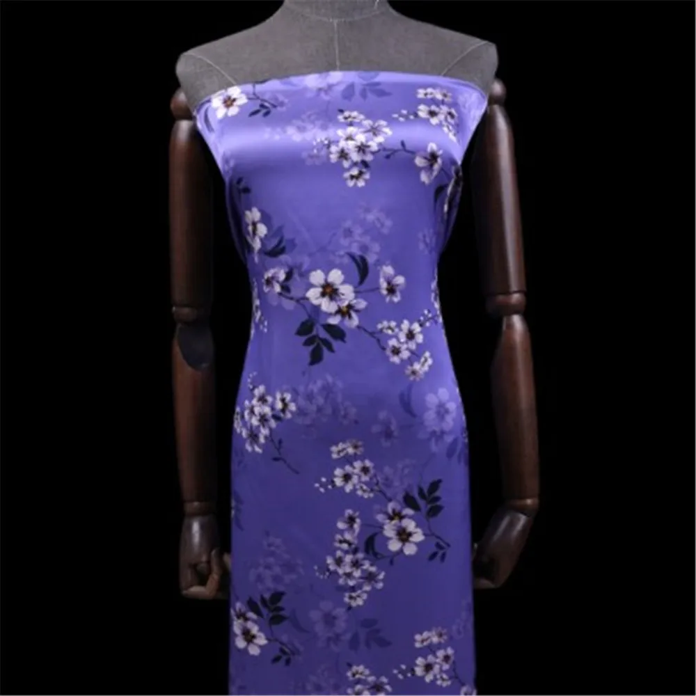 Tela satinada elástica de seda pura elegante y suave con estampado de flores violetas para mujer, encantador vestido Cheongsam, ropa interior