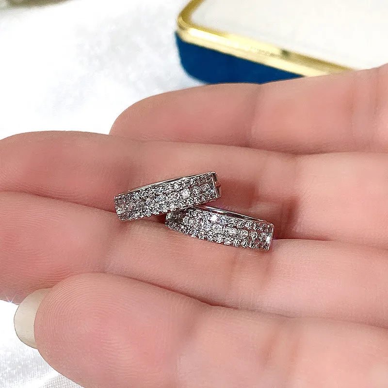 Huitan موضة التعاقد دائرة هوب أقراط مع زركون للنساء اليومية لبس اكسسوارات مجوهرات بسيطة تنوعا