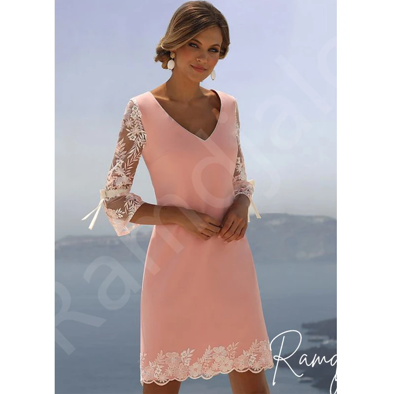 Vestidos para madre de la novia por encima de la rodilla, encaje corto de Coral, Mangas de campana, cuello en V, vaina Simple, vestidos de invitados de boda, matrimonio, 3/4