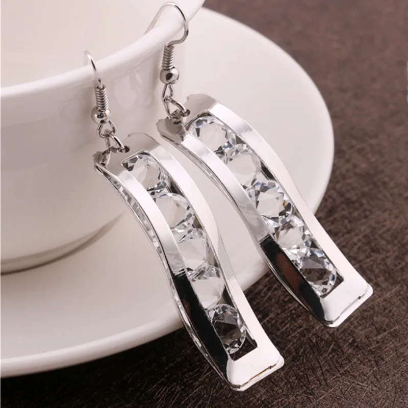 2024 Fashion Gilded Pendant Earrings Woman Geometric Crystal Rhinestone Dangel Long Earrings Women Bohemian Decoration Brincos