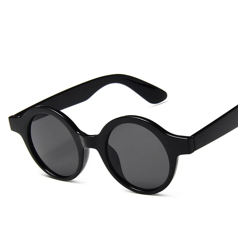 Kacamata Hitam Bundar Retro Baru Kacamata Hitam Bingkai Kecil Vintage Klasik Desain Merek Wanita Kacamata Berkendara Hitam UV400 Oculos