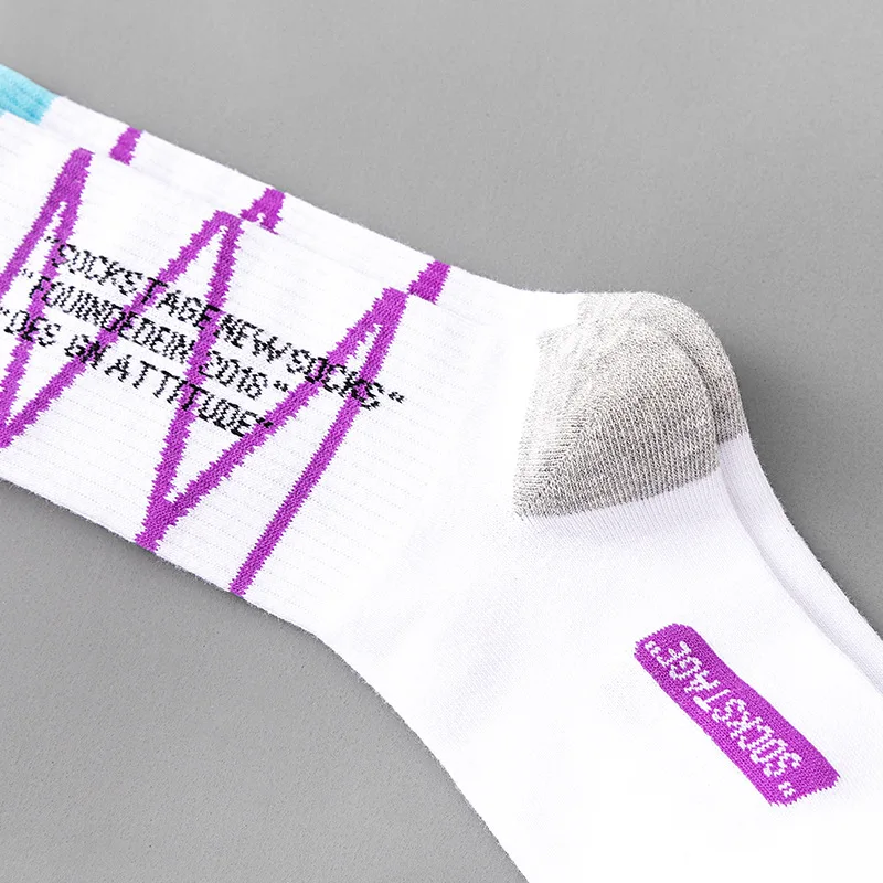 3 Paare/schachtel Mode Socken Brief Stil Männlich Flut Straße Europa Hip Hop Skateboard Sport Spiel Gezeiten Jugend Socken Persönlichkeit – Detail 9