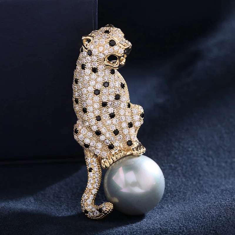 Zlxgirl luxury brand leopard animal brooches of men jewelry perfect cubic zircon brooch and pendant imitation pearl hijab pins