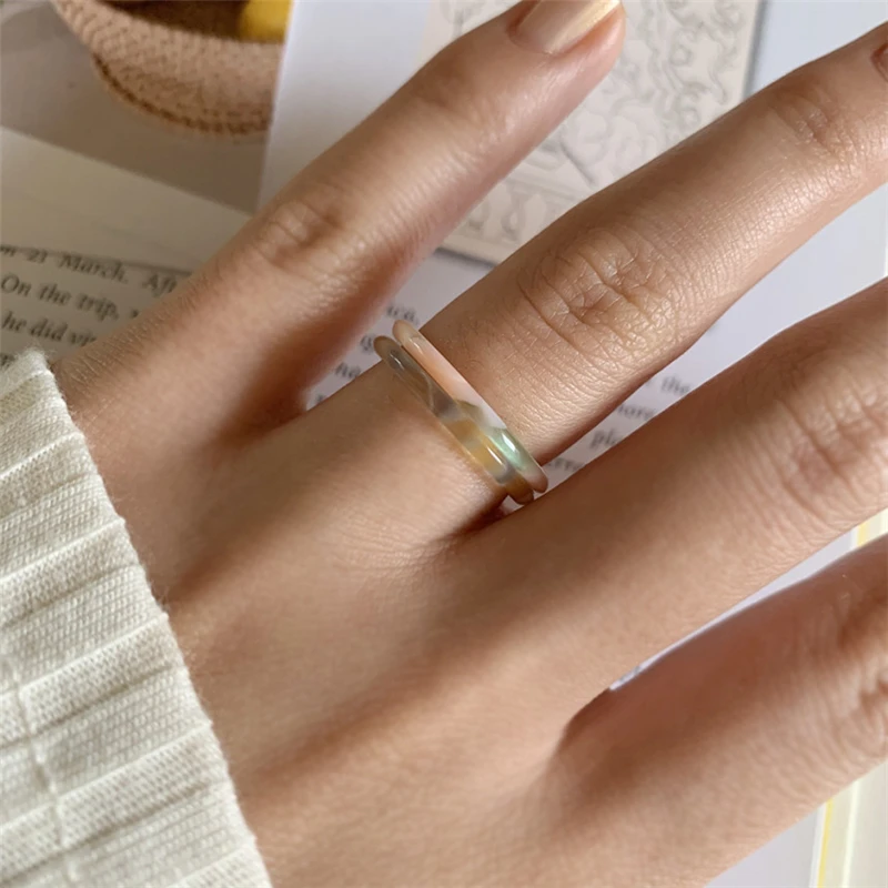 Neue koreanische ästhetische bunte Harz-Acryl-Ringe im Set für Damen – geometrische runde Ringe, temperamentvoller, vielseitiger Schmuck als Geschenk – Detail 11
