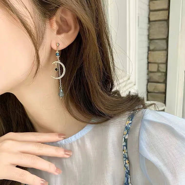 Baroque Elegant Blue Flashing Rhinestone Water Drop Clip Earrings Asymmetric Moon Tassel Long Clip Earrings No Piercing Women