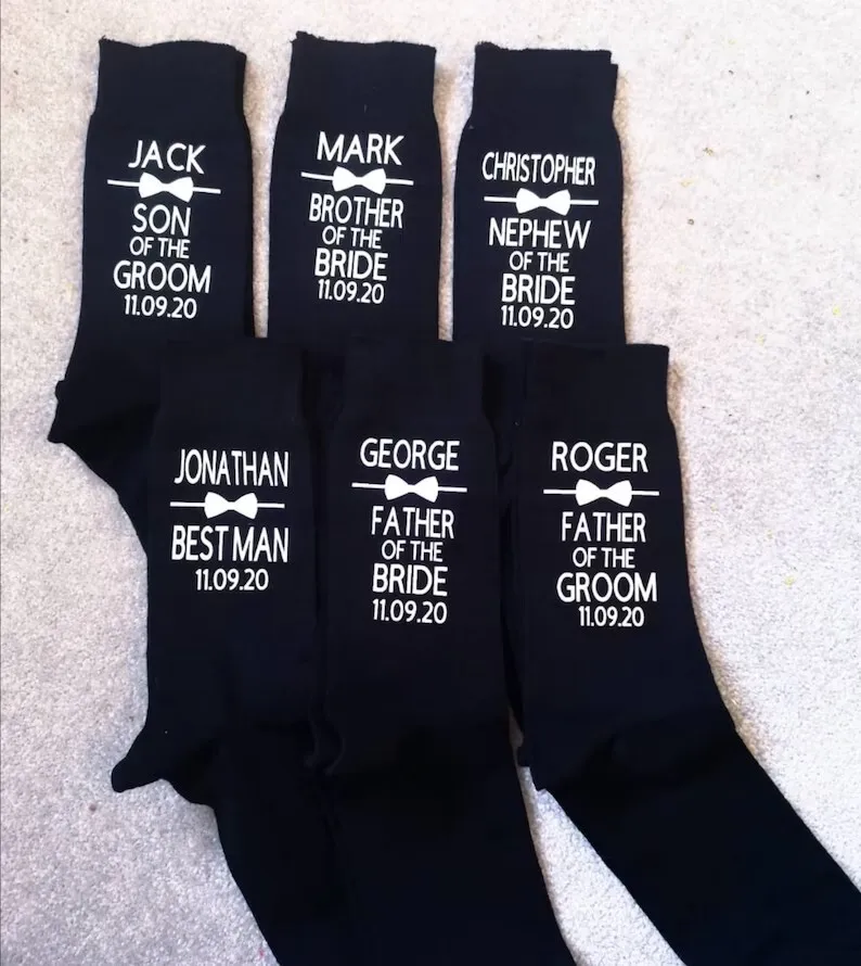 Personalisierte Name Datum Hochzeitssocken Vater der Braut Socken Bräutigam Socken Trauzeuge Socken Trauzeuge Socken Benutzerdefinierte Seite Jungensocken