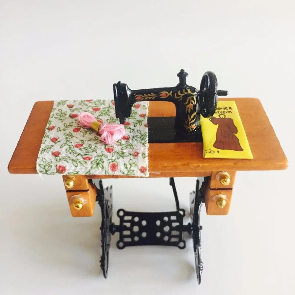 Retro Vintage Sewing Machine Dollhouse Miniature 1:12 Scale Fairy Doll Home Life Scene For Kid Children Holidays Gift