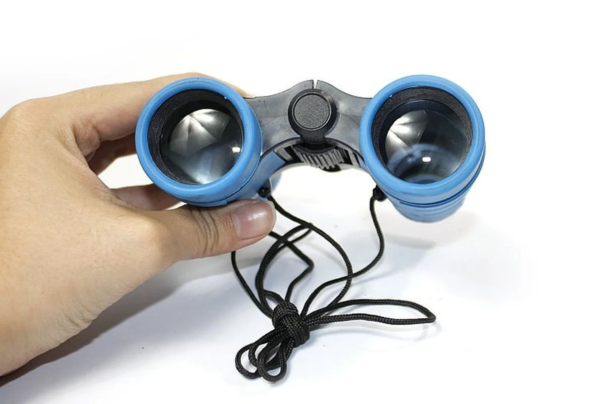 4x30 Children Binoculars Telescope Rubber Handle Pocket Size Plastic Optics Telescope Games Toy Gift for Children Outdoor Sports