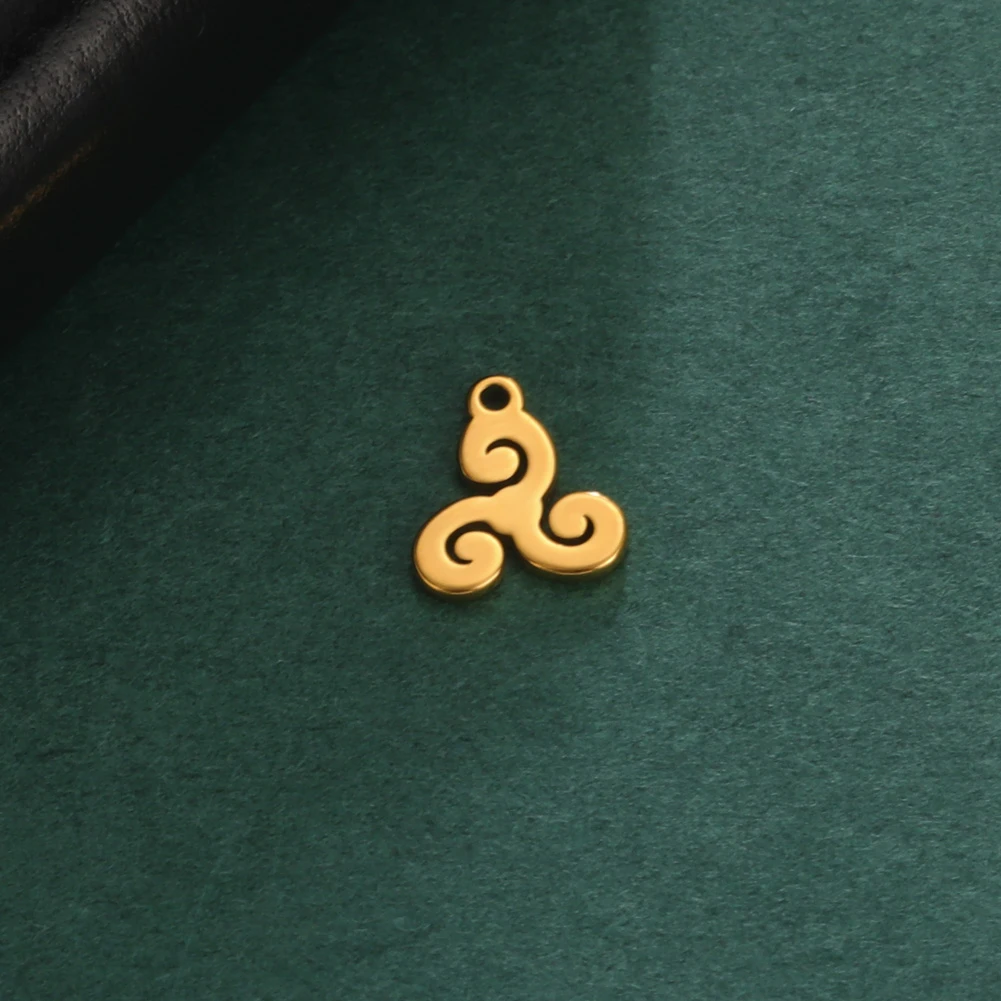 EUEAVAN 10pcs/lot Irish Triskele Charm Stainless Steel Charms for Making Jewelry Celtics Knot Triskelion Pendant DIY Accessorie